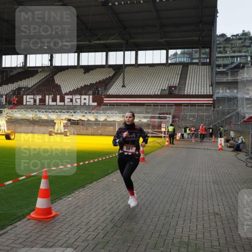 07.12.2025 - St. Pauli X-Mass-Run No. 15 Fabian Wolf http://msf.ph/oto/9395976 07.12.2025 10:35:00 Ziel 493, 561, 4276, 4277, 4309, 4310 meine-sportfotos.de