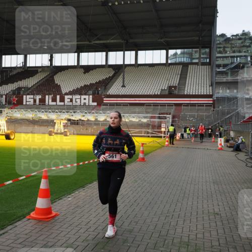 07.12.2025 - St. Pauli X-Mass-Run No. 15 Fabian Wolf http://msf.ph/oto/9395977 07.12.2025 10:35:00 Ziel 493, 561, 4276, 4277, 4309, 4310 meine-sportfotos.de