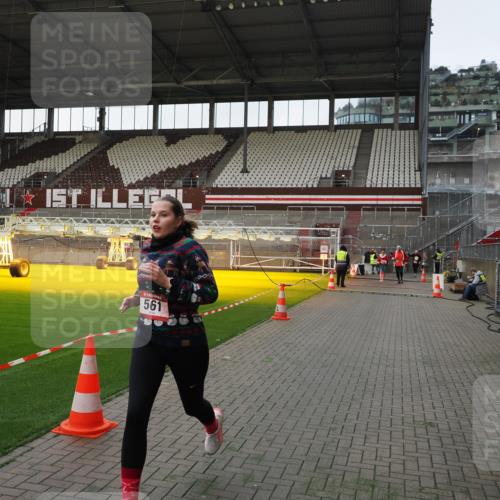 07.12.2025 - St. Pauli X-Mass-Run No. 15 Fabian Wolf http://msf.ph/oto/9395978 07.12.2025 10:35:00 Ziel 493, 561, 4276, 4277, 4309, 4310 meine-sportfotos.de
