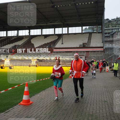 07.12.2025 - St. Pauli X-Mass-Run No. 15 Fabian Wolf http://msf.ph/oto/9395989 07.12.2025 10:35:11 Ziel 561, 2353, 2406, 2422, 2857, 2863, 4147, 4149, 4443, 4772, 4776, 4778, 4779 meine-sportfotos.de