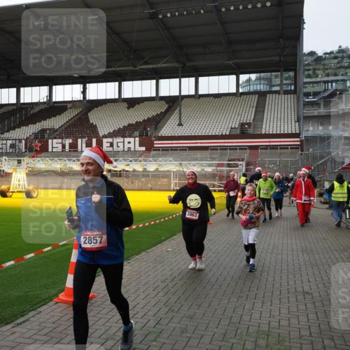 07.12.2025 - St. Pauli X-Mass-Run No. 15 Fabian Wolf http://msf.ph/oto/9396001 07.12.2025 10:35:16 Ziel 561, 2353, 2406, 2422, 2857, 2863, 3224, 3721, 4147, 4149, 4443, 4595, 4772, 4776, 4778, 4779 meine-sportfotos.de