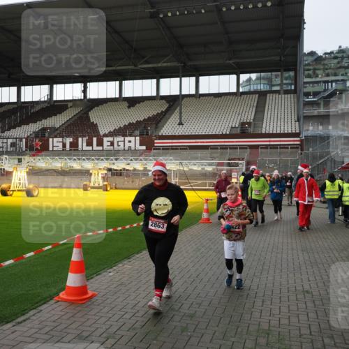 07.12.2025 - St. Pauli X-Mass-Run No. 15 Fabian Wolf http://msf.ph/oto/9396005 07.12.2025 10:35:17 Ziel 2353, 2406, 2422, 2857, 2863, 3224, 3721, 4147, 4149, 4443, 4595, 4772, 4776, 4778, 4779 meine-sportfotos.de