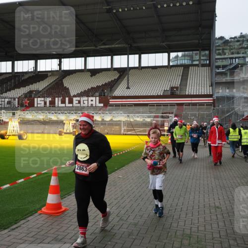 07.12.2025 - St. Pauli X-Mass-Run No. 15 Fabian Wolf http://msf.ph/oto/9396007 07.12.2025 10:35:17 Ziel 2353, 2406, 2422, 2857, 2863, 3224, 3721, 4147, 4149, 4443, 4595, 4772, 4776, 4778, 4779 meine-sportfotos.de