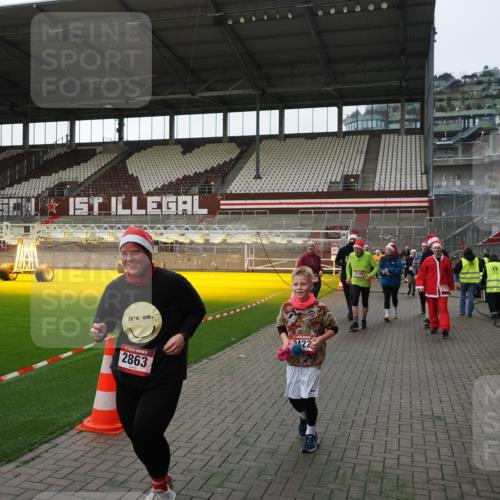 07.12.2025 - St. Pauli X-Mass-Run No. 15 Fabian Wolf http://msf.ph/oto/9396008 07.12.2025 10:35:17 Ziel 2353, 2406, 2422, 2857, 2863, 3224, 3721, 4147, 4149, 4443, 4595, 4772, 4776, 4778, 4779 meine-sportfotos.de