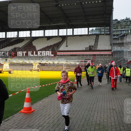 07.12.2025 - St. Pauli X-Mass-Run No. 15 Fabian Wolf http://msf.ph/oto/9396011 07.12.2025 10:35:18 Ziel 998, 1100, 1365, 2353, 2406, 2422, 2857, 2863, 3224, 3721, 4147, 4149, 4443, 4595, 4772, 4776, 4778, 4779 meine-sportfotos.de