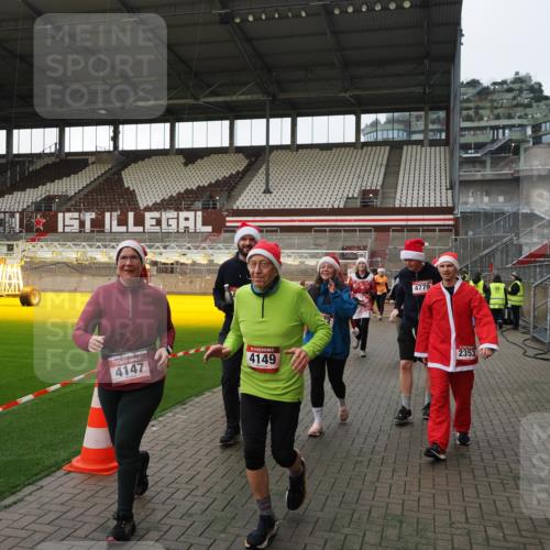 07.12.2025 - St. Pauli X-Mass-Run No. 15 Fabian Wolf http://msf.ph/oto/9396026 07.12.2025 10:35:21 Ziel 998, 1100, 1365, 2353, 2406, 2422, 2857, 2863, 3224, 3721, 4147, 4149, 4443, 4595, 4772, 4776, 4778, 4779 meine-sportfotos.de