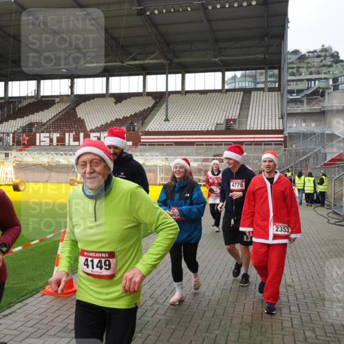 07.12.2025 - St. Pauli X-Mass-Run No. 15 Fabian Wolf http://msf.ph/oto/9396030 07.12.2025 10:35:22 Ziel 998, 1100, 1365, 2353, 2406, 2422, 2857, 2863, 3224, 3721, 4147, 4149, 4595, 4772, 4776, 4778, 4779 meine-sportfotos.de