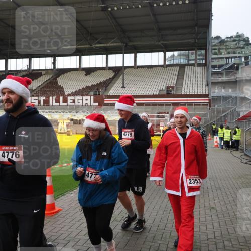 07.12.2025 - St. Pauli X-Mass-Run No. 15 Fabian Wolf http://msf.ph/oto/9396032 07.12.2025 10:35:23 Ziel 998, 1100, 1365, 2353, 2406, 2422, 2857, 2863, 3224, 3721, 4147, 4149, 4595, 4772, 4776, 4778, 4779 meine-sportfotos.de