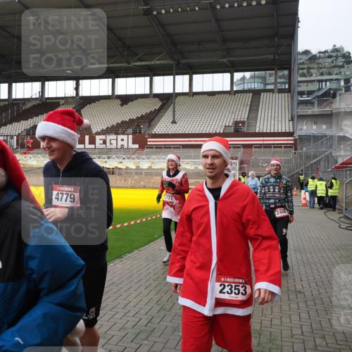 07.12.2025 - St. Pauli X-Mass-Run No. 15 Fabian Wolf http://msf.ph/oto/9396036 07.12.2025 10:35:24 Ziel 998, 1100, 1365, 2353, 2406, 2422, 2857, 2863, 3224, 3721, 4147, 4149, 4595, 4772, 4776, 4778, 4779 meine-sportfotos.de