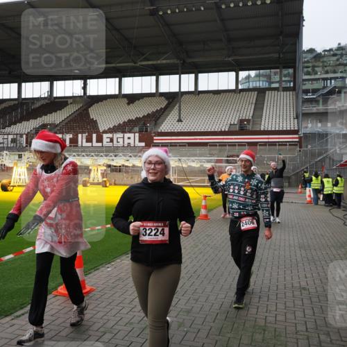 07.12.2025 - St. Pauli X-Mass-Run No. 15 Fabian Wolf http://msf.ph/oto/9396044 07.12.2025 10:35:25 Ziel 998, 1100, 1365, 2353, 2406, 2422, 2857, 2863, 3224, 3721, 4147, 4149, 4595, 4772, 4776, 4778, 4779 meine-sportfotos.de