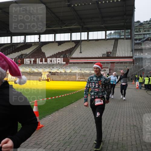 07.12.2025 - St. Pauli X-Mass-Run No. 15 Fabian Wolf http://msf.ph/oto/9396048 07.12.2025 10:35:26 Ziel 998, 1100, 1365, 2353, 2406, 3224, 3721, 4147, 4149, 4595, 4772, 4776, 4778, 4779 meine-sportfotos.de