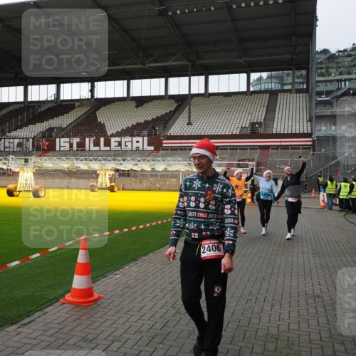 07.12.2025 - St. Pauli X-Mass-Run No. 15 Fabian Wolf http://msf.ph/oto/9396049 07.12.2025 10:35:26 Ziel 998, 1100, 1365, 2353, 2406, 3224, 3721, 4147, 4149, 4595, 4772, 4776, 4778, 4779 meine-sportfotos.de