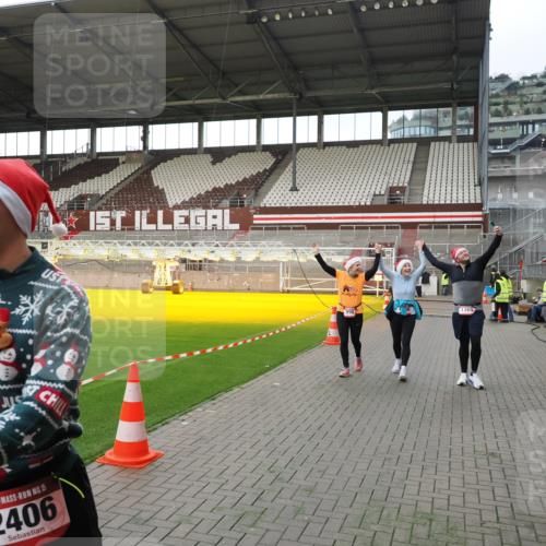 07.12.2025 - St. Pauli X-Mass-Run No. 15 Fabian Wolf http://msf.ph/oto/9396055 07.12.2025 10:35:28 Ziel 998, 1100, 1365, 2353, 2406, 3224, 3721, 4147, 4149, 4595, 4772, 4776, 4778, 4779 meine-sportfotos.de