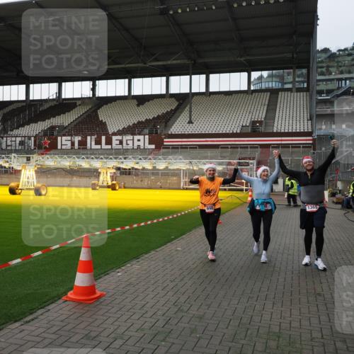 07.12.2025 - St. Pauli X-Mass-Run No. 15 Fabian Wolf http://msf.ph/oto/9396060 07.12.2025 10:35:29 Ziel 998, 1100, 1365, 2353, 2406, 3224, 3721, 4595, 4772, 4776, 4778 meine-sportfotos.de