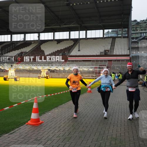 07.12.2025 - St. Pauli X-Mass-Run No. 15 Fabian Wolf http://msf.ph/oto/9396063 07.12.2025 10:35:29 Ziel 998, 1100, 1365, 2353, 2406, 3224, 3721, 4595, 4772, 4776, 4778 meine-sportfotos.de