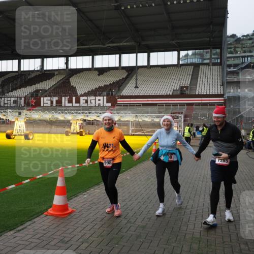 07.12.2025 - St. Pauli X-Mass-Run No. 15 Fabian Wolf http://msf.ph/oto/9396066 07.12.2025 10:35:30 Ziel 998, 1100, 1365, 2406, 3224, 3721, 4595 meine-sportfotos.de