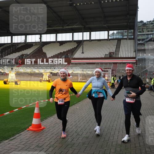 07.12.2025 - St. Pauli X-Mass-Run No. 15 Fabian Wolf http://msf.ph/oto/9396067 07.12.2025 10:35:30 Ziel 998, 1100, 1365, 2406, 3224, 3721, 4595 meine-sportfotos.de