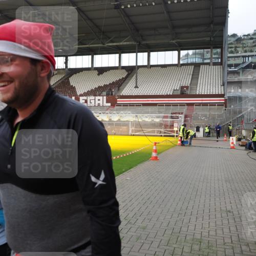 07.12.2025 - St. Pauli X-Mass-Run No. 15 Fabian Wolf http://msf.ph/oto/9396077 07.12.2025 10:35:32 Ziel 998, 1100, 1365, 3224, 3721, 4595 meine-sportfotos.de