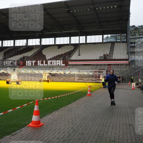 07.12.2025 - St. Pauli X-Mass-Run No. 15 Fabian Wolf http://msf.ph/oto/9396082 07.12.2025 10:35:38 Ziel 998, 1100, 1365, 1822 meine-sportfotos.de