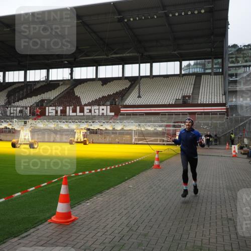 07.12.2025 - St. Pauli X-Mass-Run No. 15 Fabian Wolf http://msf.ph/oto/9396084 07.12.2025 10:35:38 Ziel 998, 1100, 1365, 1822 meine-sportfotos.de