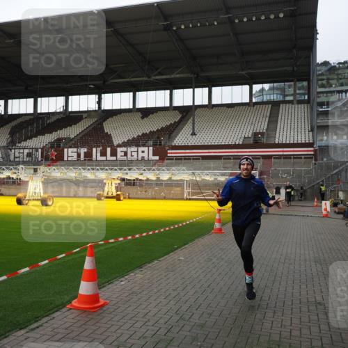 07.12.2025 - St. Pauli X-Mass-Run No. 15 Fabian Wolf http://msf.ph/oto/9396086 07.12.2025 10:35:39 Ziel 1822 meine-sportfotos.de