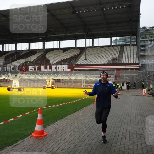 07.12.2025 - St. Pauli X-Mass-Run No. 15 Fabian Wolf http://msf.ph/oto/9396087 07.12.2025 10:35:39 Ziel 1822 meine-sportfotos.de