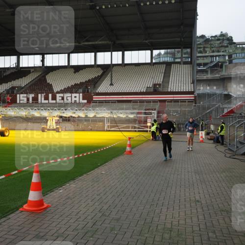 07.12.2025 - St. Pauli X-Mass-Run No. 15 Fabian Wolf http://msf.ph/oto/9396092 07.12.2025 10:35:48 Ziel 1822, 2489, 4034 meine-sportfotos.de