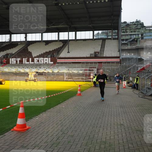 07.12.2025 - St. Pauli X-Mass-Run No. 15 Fabian Wolf http://msf.ph/oto/9396093 07.12.2025 10:35:48 Ziel 1822, 2489, 4034 meine-sportfotos.de