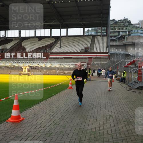 07.12.2025 - St. Pauli X-Mass-Run No. 15 Fabian Wolf http://msf.ph/oto/9396094 07.12.2025 10:35:50 Ziel 1822, 2489, 4034 meine-sportfotos.de