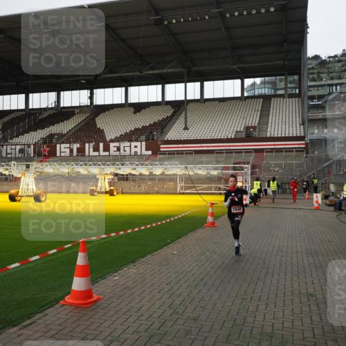 07.12.2025 - St. Pauli X-Mass-Run No. 15 Fabian Wolf http://msf.ph/oto/9396150 07.12.2025 10:36:21 Ziel 2948, 3089 meine-sportfotos.de