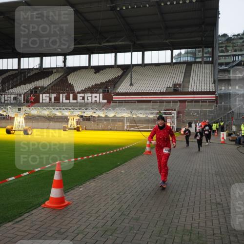 07.12.2025 - St. Pauli X-Mass-Run No. 15 Fabian Wolf http://msf.ph/oto/9396161 07.12.2025 10:36:29 Ziel 2948, 3089, 4200, 4591, 4599 meine-sportfotos.de