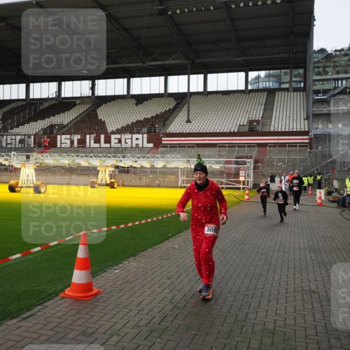 07.12.2025 - St. Pauli X-Mass-Run No. 15 Fabian Wolf http://msf.ph/oto/9396164 07.12.2025 10:36:30 Ziel 2948, 3089, 3382, 4200, 4591, 4599 meine-sportfotos.de