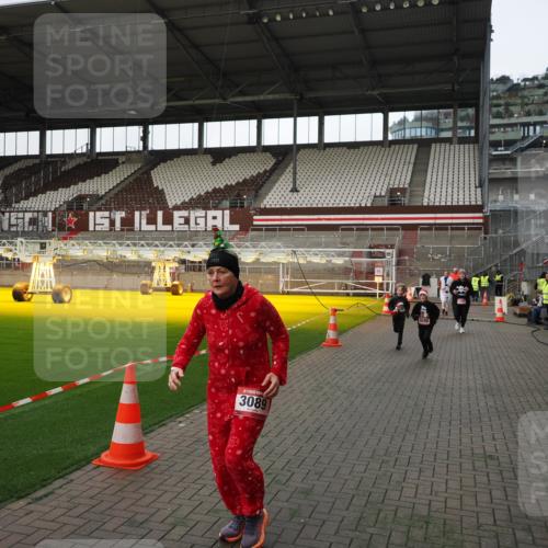 07.12.2025 - St. Pauli X-Mass-Run No. 15 Fabian Wolf http://msf.ph/oto/9396167 07.12.2025 10:36:30 Ziel 2948, 3089, 3382, 4200, 4591, 4599 meine-sportfotos.de