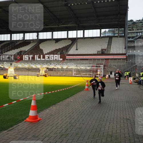 07.12.2025 - St. Pauli X-Mass-Run No. 15 Fabian Wolf http://msf.ph/oto/9396171 07.12.2025 10:36:31 Ziel 2948, 3089, 3382, 4200, 4591, 4597, 4599 meine-sportfotos.de