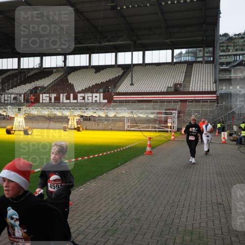 07.12.2025 - St. Pauli X-Mass-Run No. 15 Fabian Wolf http://msf.ph/oto/9396180 07.12.2025 10:36:33 Ziel 2948, 3089, 3382, 4200, 4591, 4597, 4599 meine-sportfotos.de