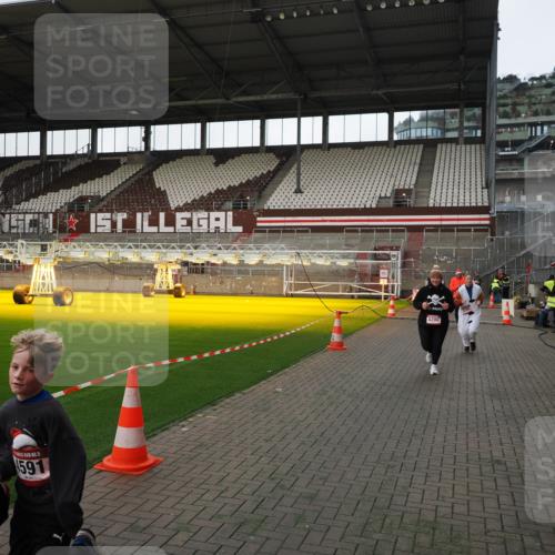 07.12.2025 - St. Pauli X-Mass-Run No. 15 Fabian Wolf http://msf.ph/oto/9396181 07.12.2025 10:36:33 Ziel 2948, 3089, 3382, 4200, 4591, 4597, 4599 meine-sportfotos.de