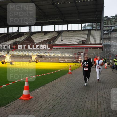 07.12.2025 - St. Pauli X-Mass-Run No. 15 Fabian Wolf http://msf.ph/oto/9396185 07.12.2025 10:36:34 Ziel 2948, 3089, 3382, 4200, 4591, 4597, 4599 meine-sportfotos.de