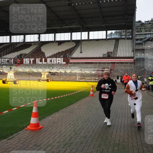 07.12.2025 - St. Pauli X-Mass-Run No. 15 Fabian Wolf http://msf.ph/oto/9396190 07.12.2025 10:36:35 Ziel 717, 2948, 3089, 3382, 4200, 4591, 4597, 4599 meine-sportfotos.de
