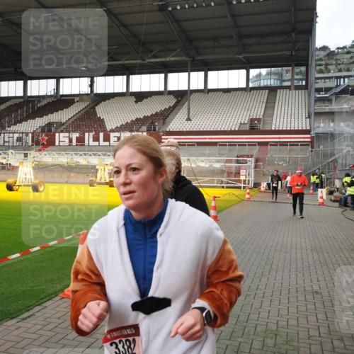 07.12.2025 - St. Pauli X-Mass-Run No. 15 Fabian Wolf http://msf.ph/oto/9396196 07.12.2025 10:36:36 Ziel 717, 833, 2948, 3089, 3382, 4200, 4591, 4597, 4599 meine-sportfotos.de
