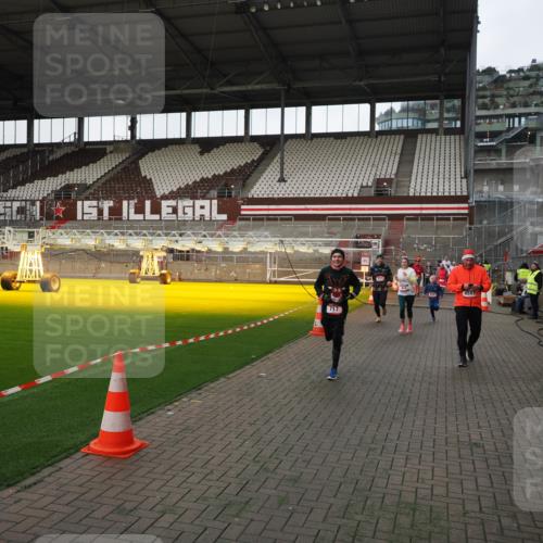 07.12.2025 - St. Pauli X-Mass-Run No. 15 Fabian Wolf http://msf.ph/oto/9396207 07.12.2025 10:36:40 Ziel 511, 521, 665, 717, 833, 3089, 3382, 4200, 4591, 4597, 4599 meine-sportfotos.de