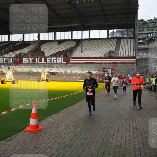 07.12.2025 - St. Pauli X-Mass-Run No. 15 Fabian Wolf http://msf.ph/oto/9396209 07.12.2025 10:36:40 Ziel 511, 521, 665, 717, 833, 3089, 3382, 4200, 4591, 4597, 4599 meine-sportfotos.de