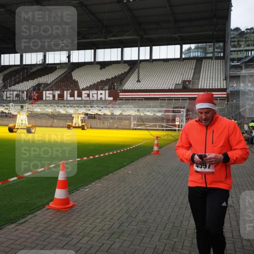 07.12.2025 - St. Pauli X-Mass-Run No. 15 Fabian Wolf http://msf.ph/oto/9396231 07.12.2025 10:36:45 Ziel 37, 511, 521, 665, 717, 833, 2615, 3056, 3382, 4200, 4591, 4597, 4599, 4690, 4691, 4693 meine-sportfotos.de