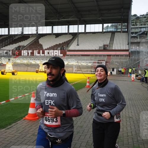 07.12.2025 - St. Pauli X-Mass-Run No. 15 Fabian Wolf http://msf.ph/oto/9396254 07.12.2025 10:36:54 Ziel 37, 511, 521, 665, 717, 833, 2615, 3056, 3263, 4690, 4691, 4693 meine-sportfotos.de