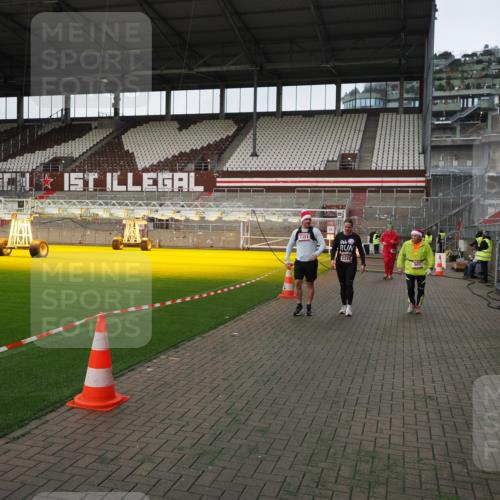 07.12.2025 - St. Pauli X-Mass-Run No. 15 Fabian Wolf http://msf.ph/oto/9396275 07.12.2025 10:37:03 Ziel 503, 2349, 2351, 2615, 3056, 3090, 3263, 4690 meine-sportfotos.de