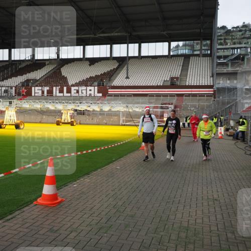 07.12.2025 - St. Pauli X-Mass-Run No. 15 Fabian Wolf http://msf.ph/oto/9396277 07.12.2025 10:37:03 Ziel 503, 2349, 2351, 2615, 3056, 3090, 3263, 4690 meine-sportfotos.de