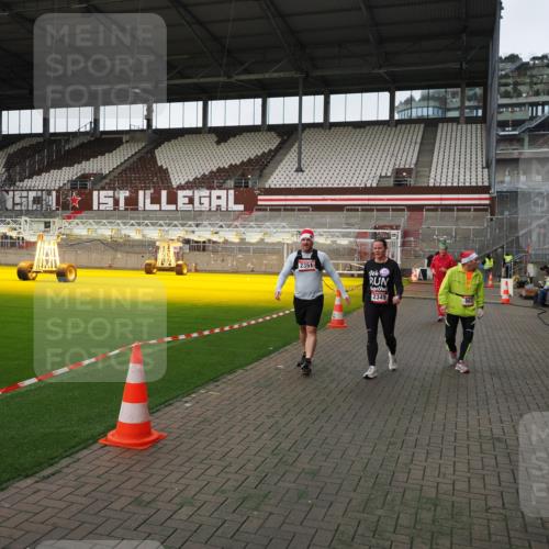 07.12.2025 - St. Pauli X-Mass-Run No. 15 Fabian Wolf http://msf.ph/oto/9396284 07.12.2025 10:37:04 Ziel 503, 2349, 2351, 3056, 3090, 3263 meine-sportfotos.de