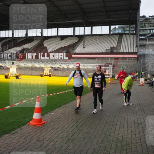 07.12.2025 - St. Pauli X-Mass-Run No. 15 Fabian Wolf http://msf.ph/oto/9396289 07.12.2025 10:37:06 Ziel 503, 2349, 2351, 3090, 3263, 4761 meine-sportfotos.de