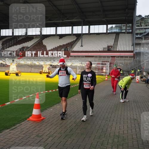 07.12.2025 - St. Pauli X-Mass-Run No. 15 Fabian Wolf http://msf.ph/oto/9396294 07.12.2025 10:37:07 Ziel 503, 2349, 2351, 3090, 3263, 4761 meine-sportfotos.de