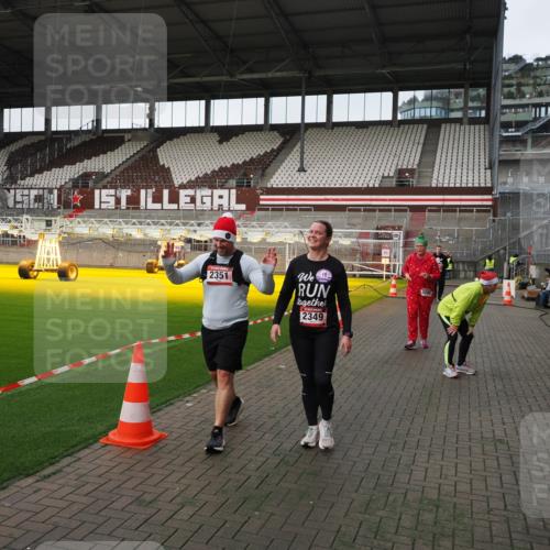 07.12.2025 - St. Pauli X-Mass-Run No. 15 Fabian Wolf http://msf.ph/oto/9396295 07.12.2025 10:37:07 Ziel 503, 2349, 2351, 3090, 3263, 4761 meine-sportfotos.de