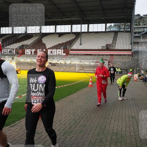 07.12.2025 - St. Pauli X-Mass-Run No. 15 Fabian Wolf http://msf.ph/oto/9396302 07.12.2025 10:37:09 Ziel 503, 2349, 2351, 3090, 4761 meine-sportfotos.de